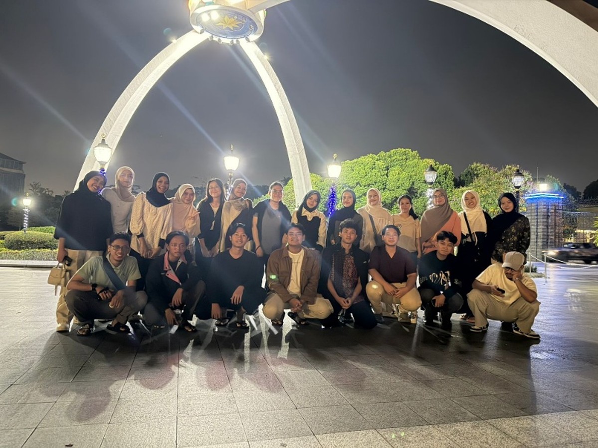 Kunjungan ke Istana Bukit Serene